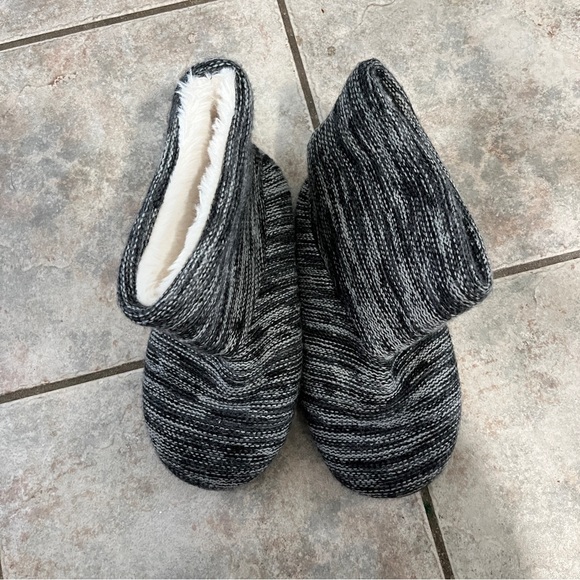 NWOT La Senza Knitted Wool-Like Plush Fleece Non-Slip Rubber Sole House Slipper - Picture 2 of 6